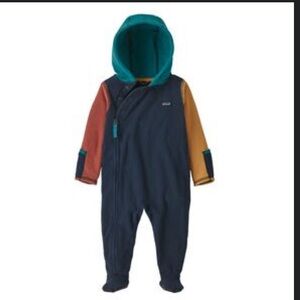 Patagonia size  6-12 months micro D fleece bunting